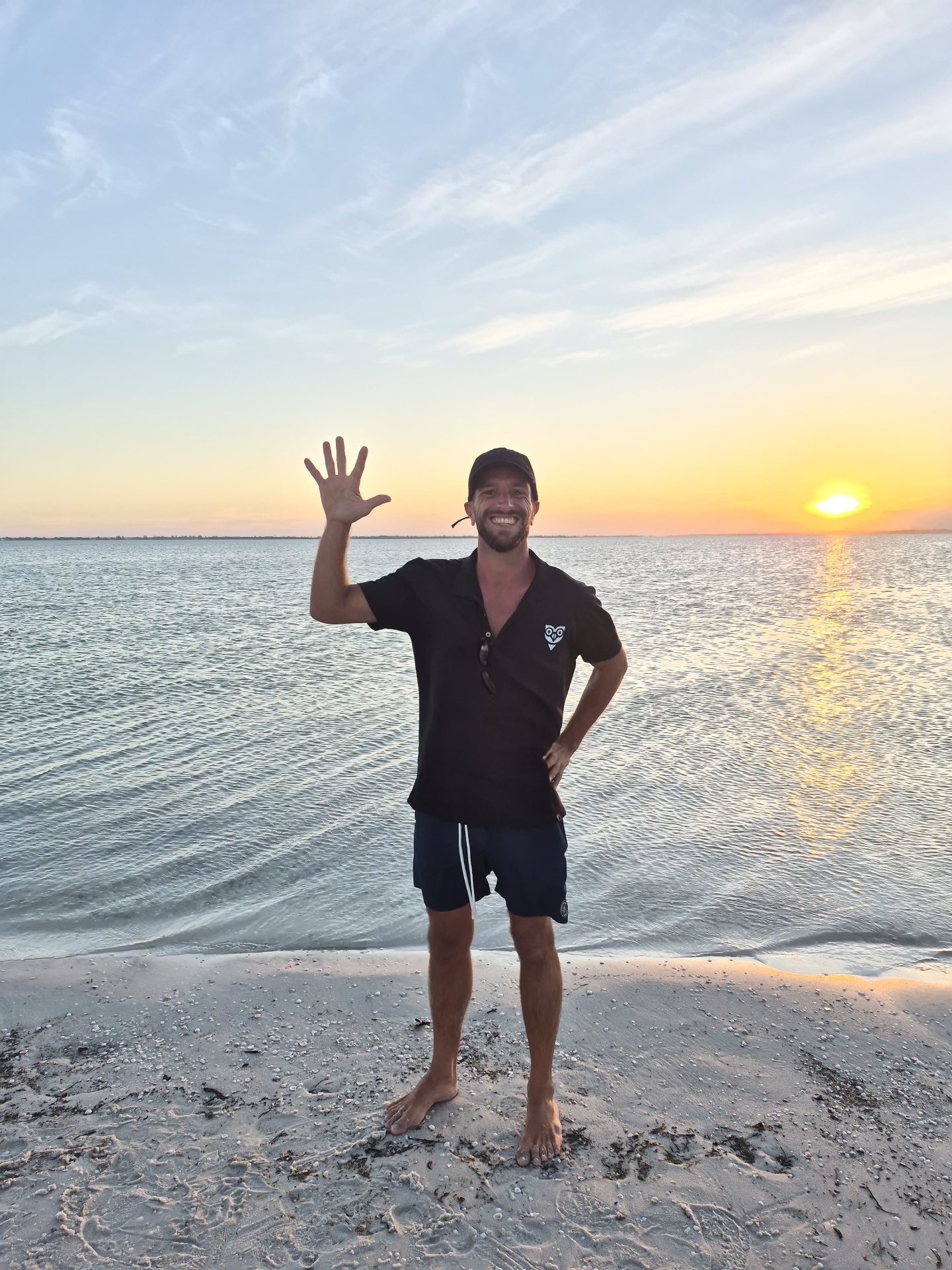Ezequiel en la playa al atardecer
